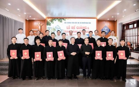 ĐCV Bùi Chu: Bế giảng năm học và Trao bằng Tốt nghiệp cho quý Thầy Khóa IX