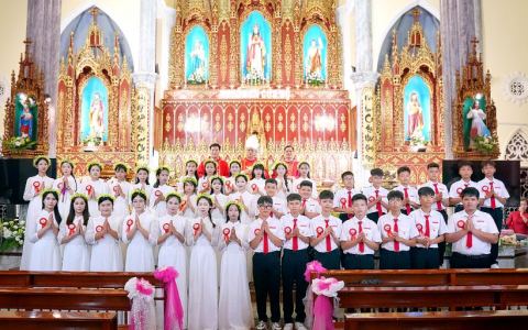 Giáo xứ Thanh Nhang: Thánh lễ ban Bí tích Thêm Sức và Rước lễ lần đầu