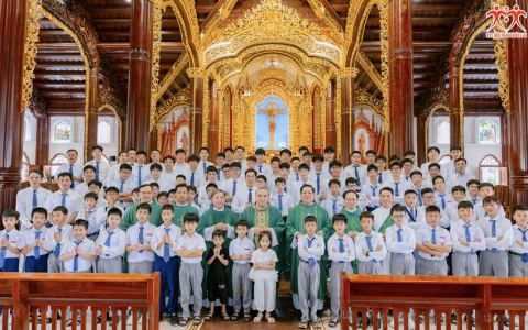 Giáo xứ Kiên Lao mừng công nhà thờ Chính toà