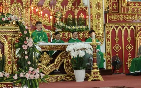 Giáo xứ Xuân Hóa chầu Chúa Giêsu Thánh Thể