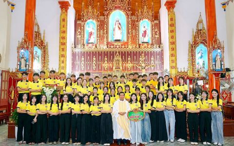 Giới trẻ Hạt Đại Đồng mừng Quan thầy