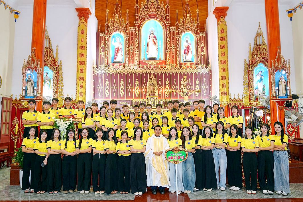 Giới trẻ Hạt Đại Đồng mừng Quan thầy