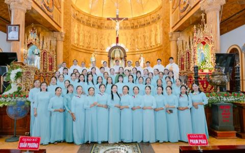 Hội con Đức Mẹ hạt Quần Phương mừng Quan thầy