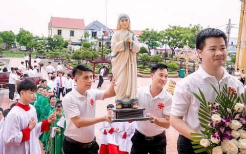 Caritas hạt Đại Đồng mừng quan thầy